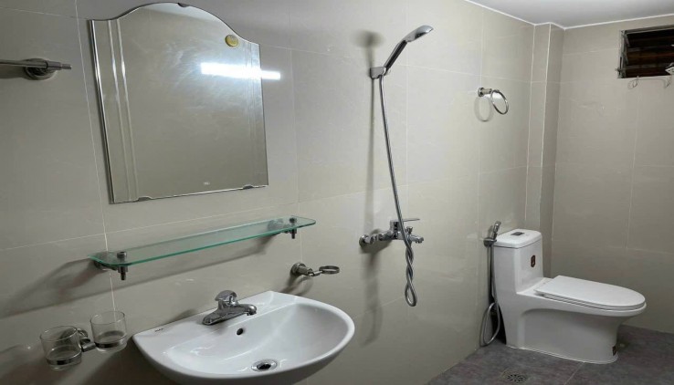 Cho thuê nhà Phố Chùa Hà 4.5 tầng, 25m2, 3 ngủ, VP kết hợp ở gia đình 14 Triệu